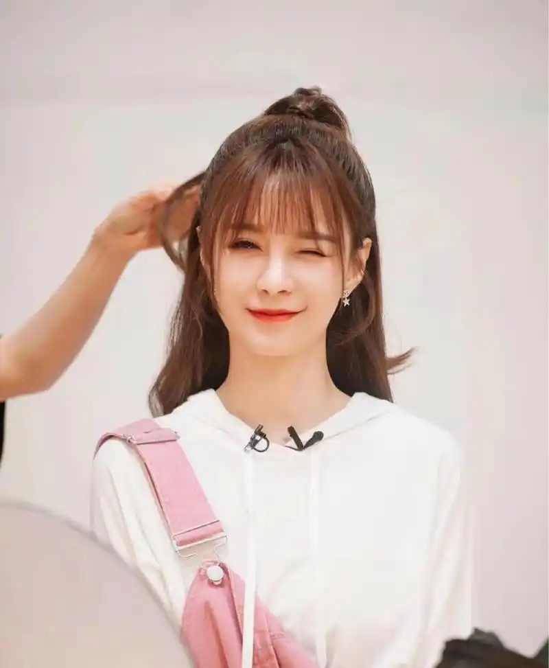 张子枫现在谈的这个男朋友,她已经带着见过爸妈了.