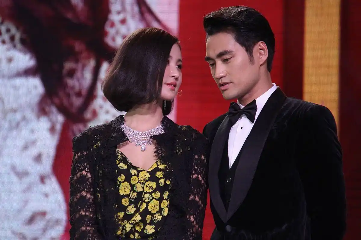 不仅仅是因为袁弘孝顺岳父,爱妻爱家