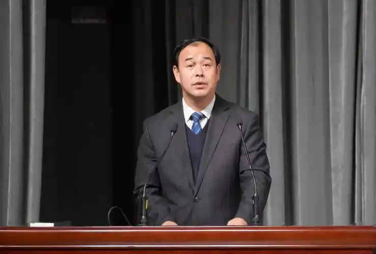 今天我最闪亮高二年级隆重举行期中表彰大会