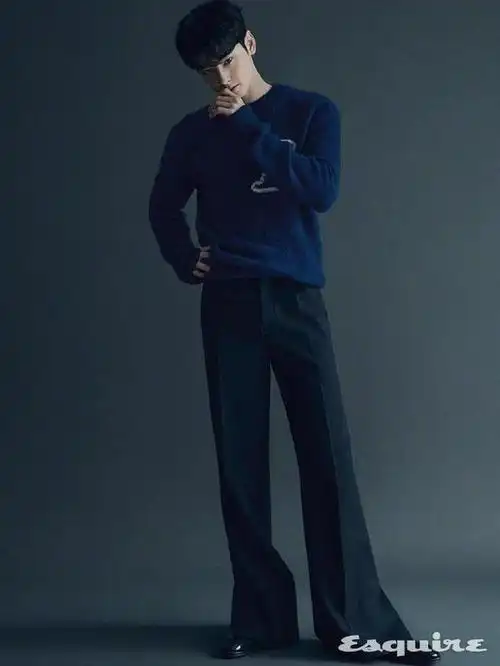 "脸蛋天才"车银优esquire korea 九月刊封面画报,穿lv的少年