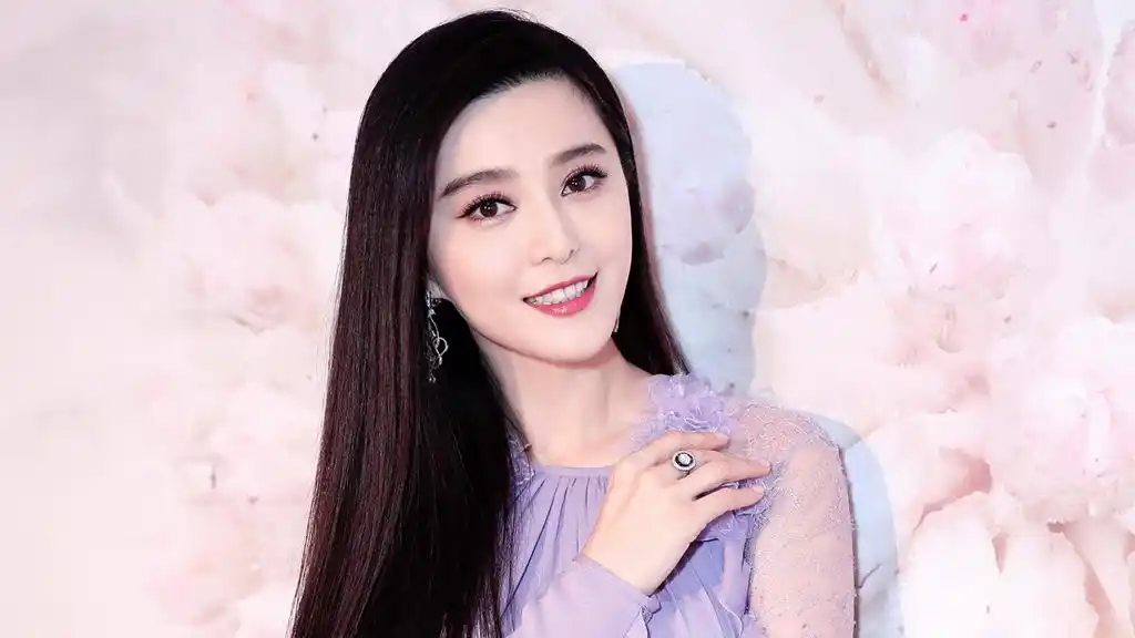 范冰冰证件照打120分,景甜证件照打90分,而她只能打20分!