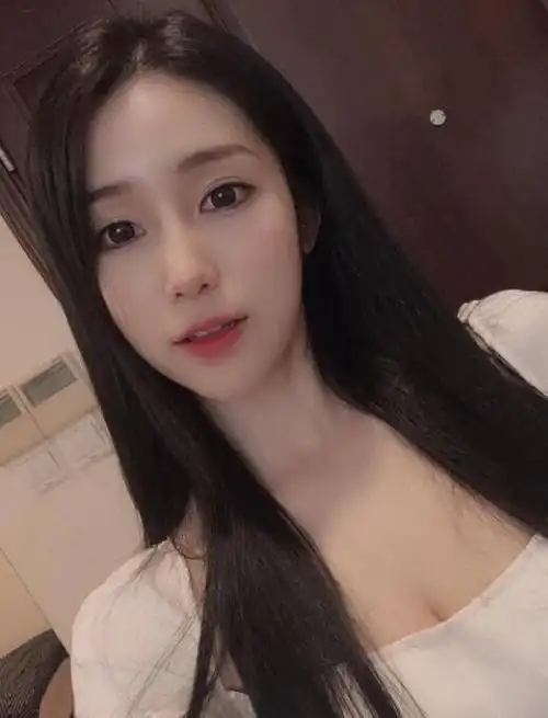 大家最开始了解到虎牙小熊基本都是从《虎牙好声音》,小熊清纯的长相