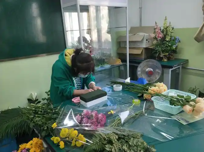 第十三届陇南市中职学校学生技能大赛礼县职专赛点艺术插花项目竞赛