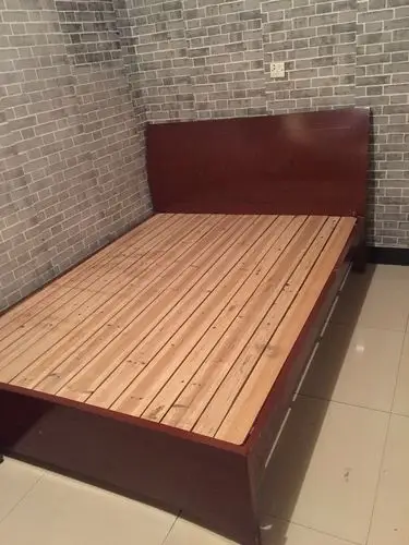 木板床,洗手盆,马桶,柜子,各种出租房必备物便宜卖了