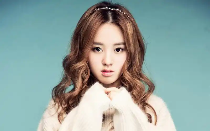 韩流明星林素恩高清桌面壁纸