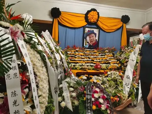 上午9时在八宝山举行遗体告别