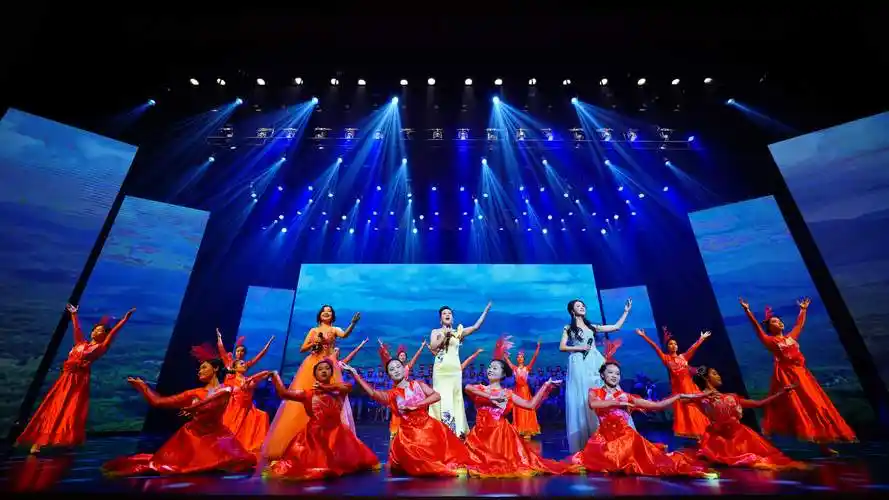 大型歌舞《我们的新时代》.jpg