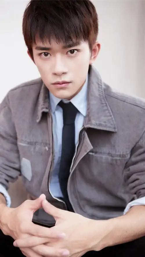 易烊千玺牛仔外套清新帅气写真手机壁纸