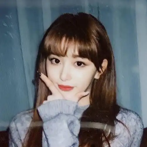 女爱豆头像 孔雪儿