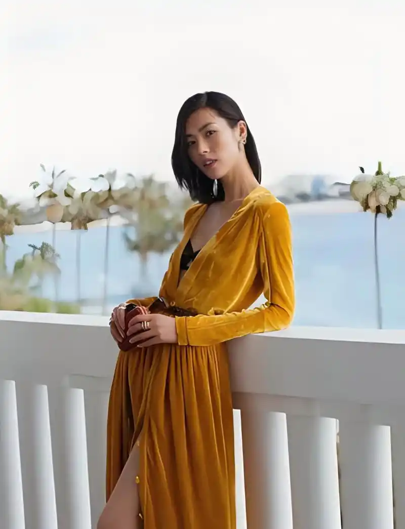 "时尚,是一道流动的风景线,而刘雯,就是那最耀眼的星辰.