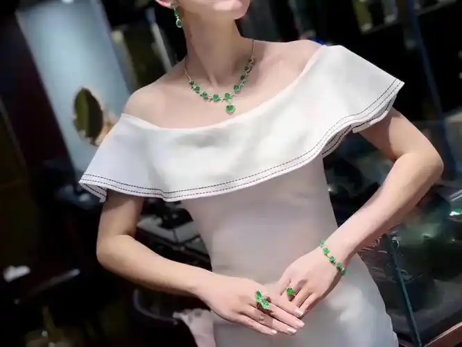 女人长期佩戴翡翠在这几个方面受益无穷