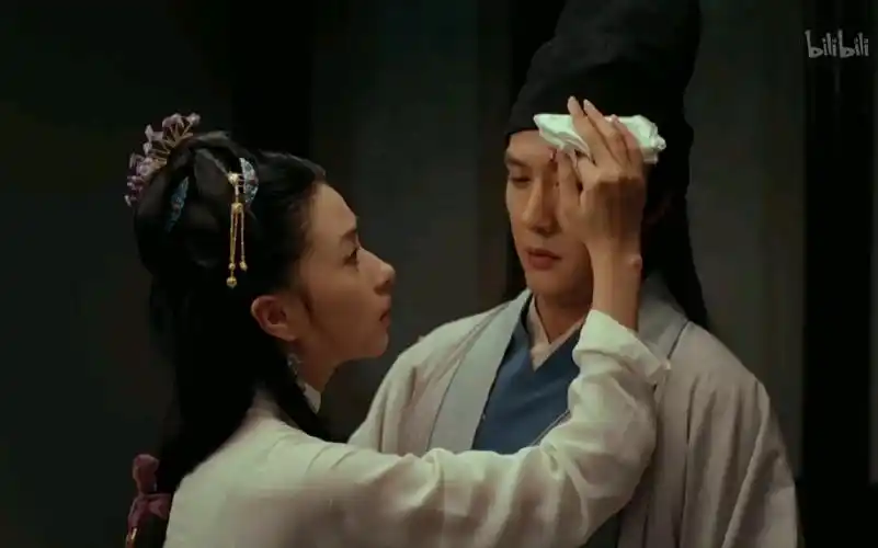 柳如是万茜x冯绍峰cut1我见青山多妩媚料青山见我应如是