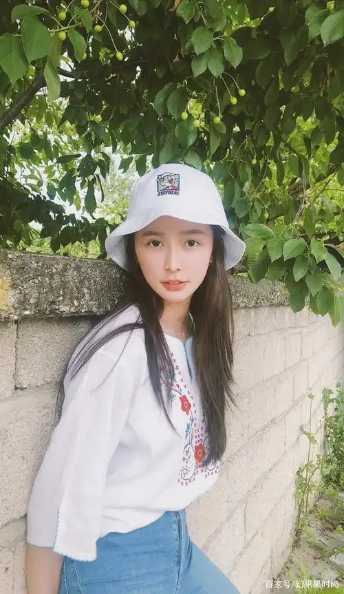 【蔡卓宜】紧身牛仔裤系列,显露性感完美身材曲线,生活照写真