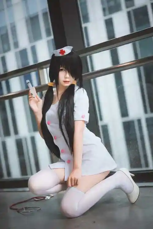 cosplay无下限,双马尾白丝护士装cos