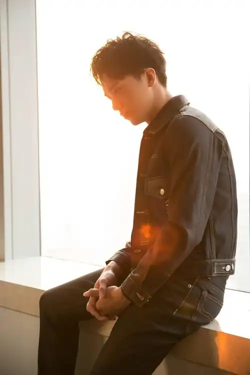 许魏洲 完美侧颜～时尚拍摄