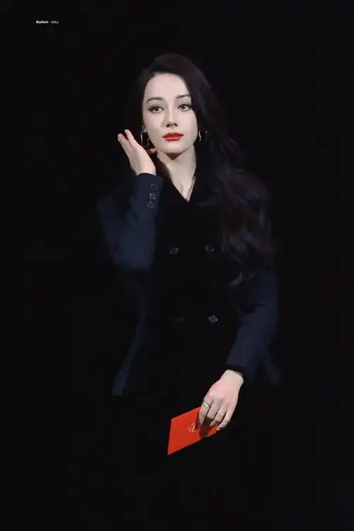 红毯没有王法 只有迪丽热巴的想法