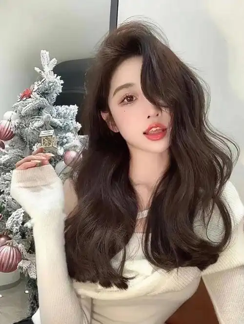 显白高级奶茶灰棕色韩式微卷发型