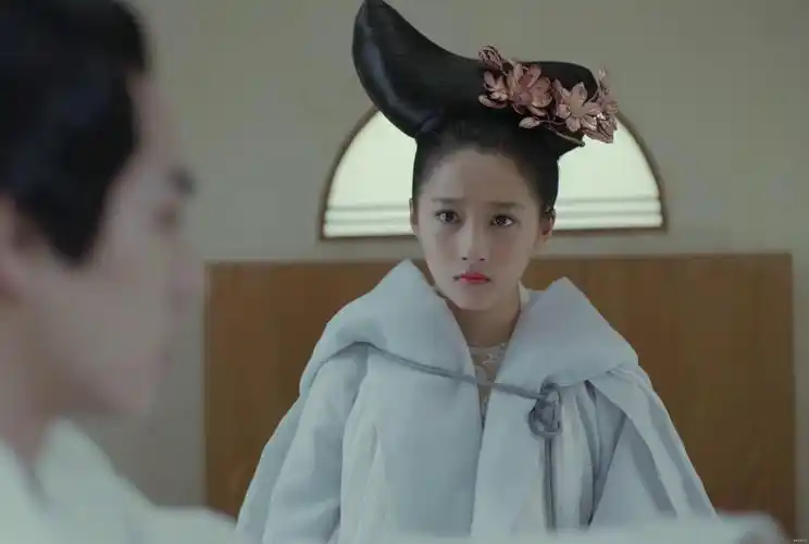 关晓彤在《凤囚凰》中的古装造型,你能欣赏这样的美吗?