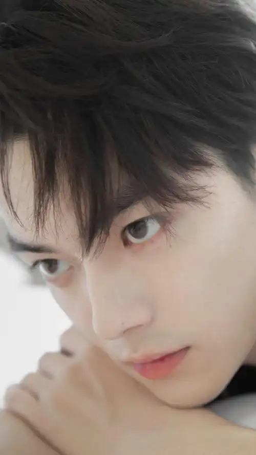 许凯这张帅裂苍穹的脸啊