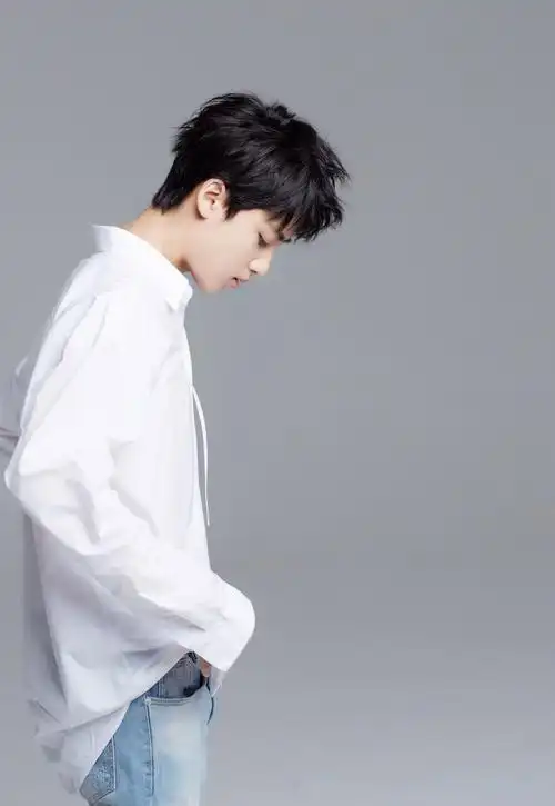 边程图片 边程时尚休闲帅气图片[4/4]_明星_美桌网