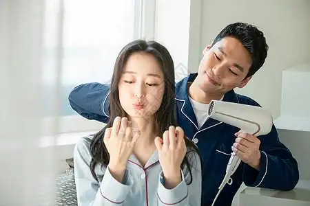 模特吹头发图片