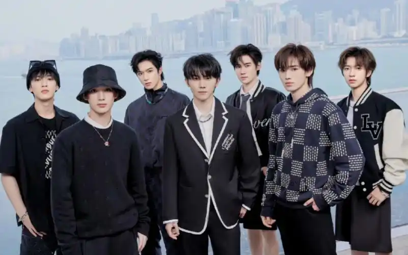 丁程鑫 宋亚轩 刘耀文 张真源 严浩翔 贺峻霖,时尚又帅气!