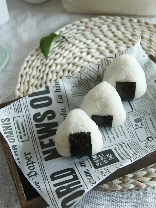 咸香好吃的自制肉松三角饭团,简单方便!口感超赞