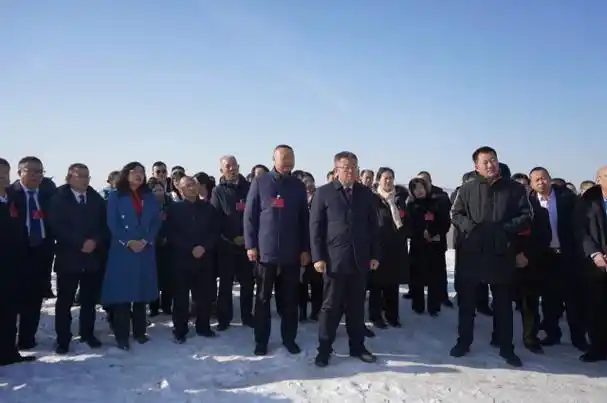 和林格尔县两会期间县长高峰带领政协委员视察观摩重点项目