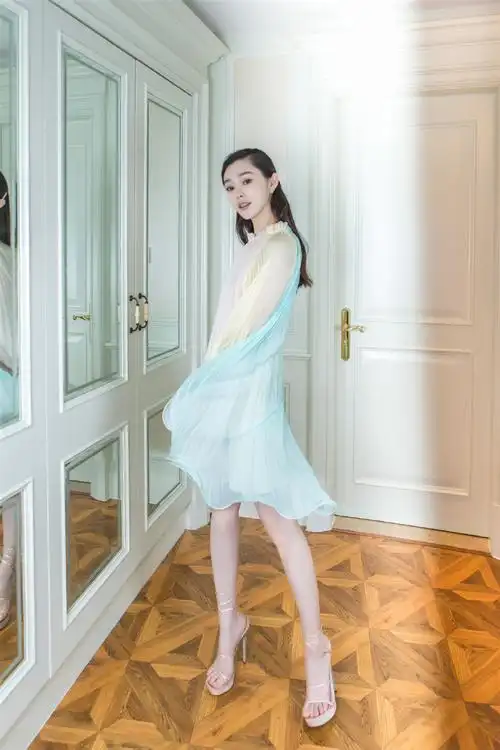 女演员宋轶性感温婉优雅时尚写真