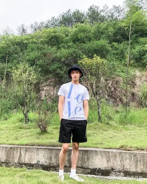 吴磊腿毛真的这么长吗? - 知乎