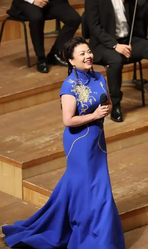 歌唱家张也:54岁依旧单身无儿无女,有吕继宏陪伴很幸福