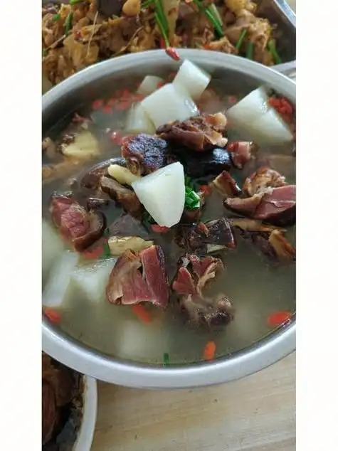 腊猪脚用什么来炖最好吃 腊猪脚的15种家常做法_功效与作用