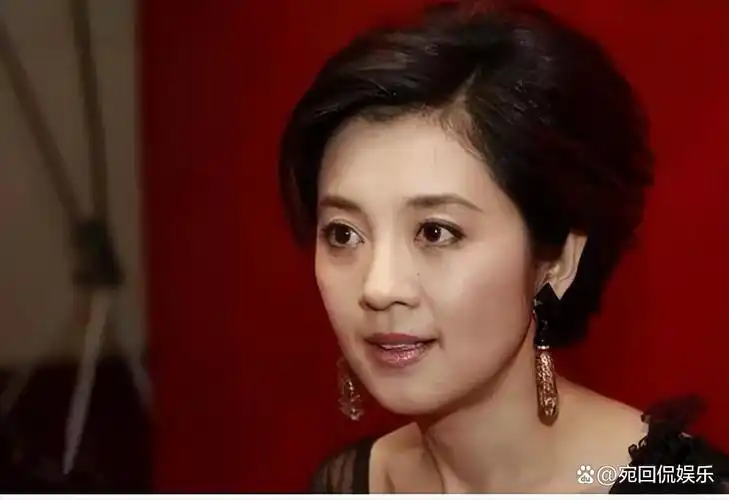 回顾许戈辉:想嫁默多克没成,只能给人家打工,和丁健婚姻受争议