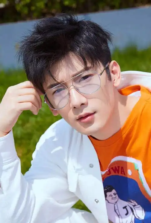 180cm/出生地:北京/出生日期:1990年10月6日职业:演员简介:刘芮麟