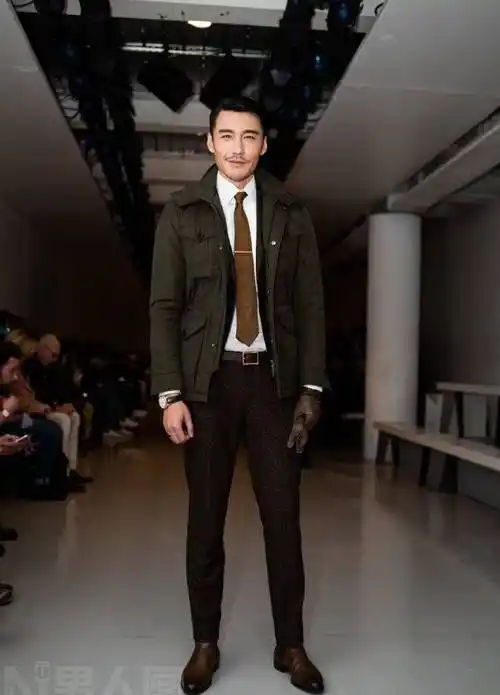 50岁胡兵把贝克汉姆衬成村口老贝,大叔秒杀小鲜肉,三大神技在此_泊叔