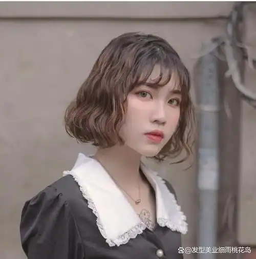 松软耐看的短发全头烫