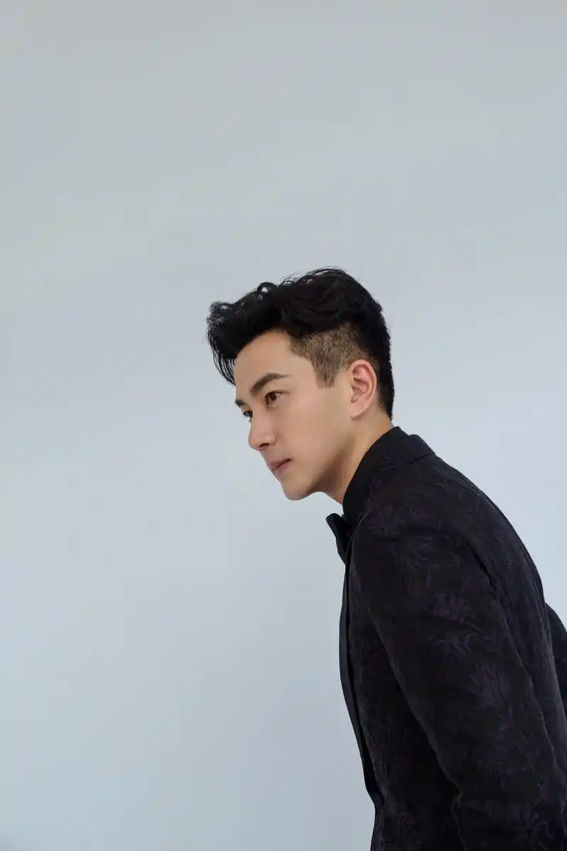 后两人差距明显:一个开心聚会,一个戴佛珠|佛珠|杨幂|刘恺威_新浪网