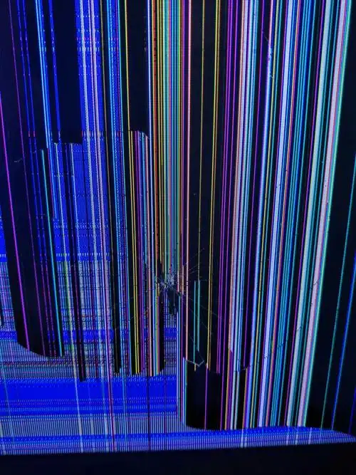 电视被砸了一下就这样了而且屏幕我摸一点事情都没有不过内容就这样了