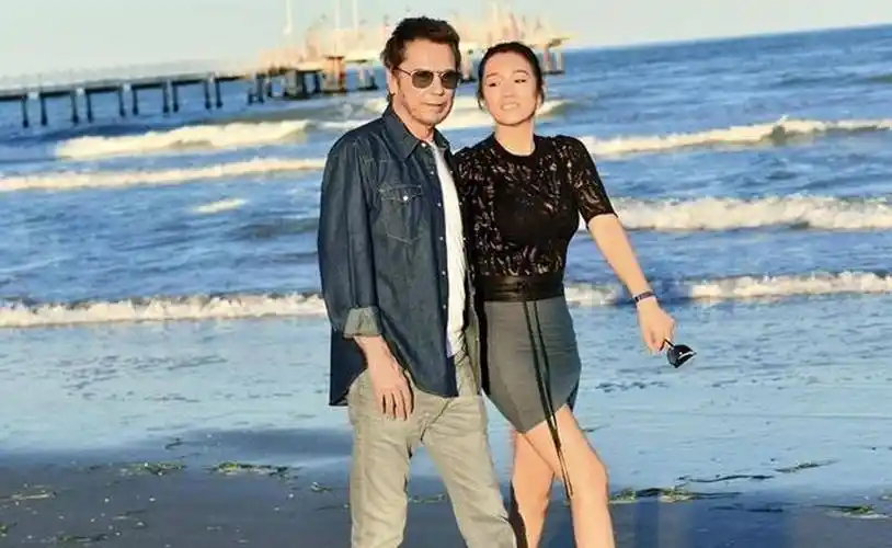 情断张艺谋,转嫁外国人,坐法国总统专机回国_孙红雷_萧华_肖华