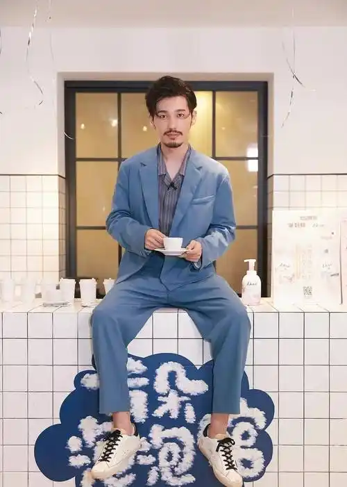 明星的胡须照,帅出新高度,女生都觉得有男人味_脸型_效果_五官