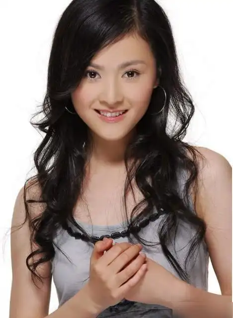 沈腾的妻子,是小师妹王琦,长相甜美,性情直爽,是个四川美女哦 - 沈腾