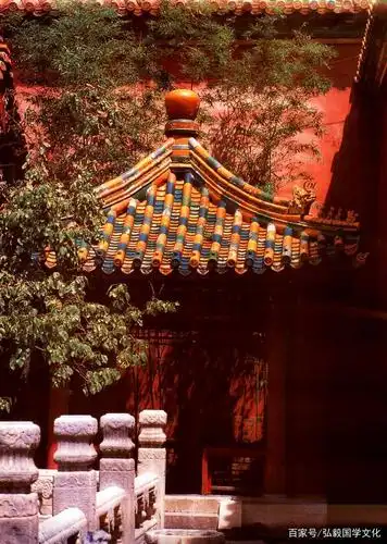 中国皇家园林,紫禁城御花园的亭子和山石美景,诸葛亮拜北斗陨石