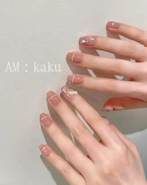 温哥华美甲简约裸色线条