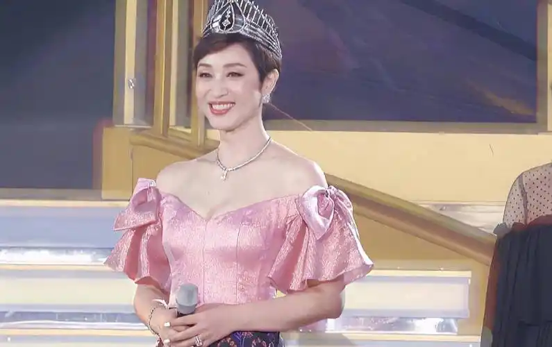 陈法蓉成2022港姐决赛大赢家!