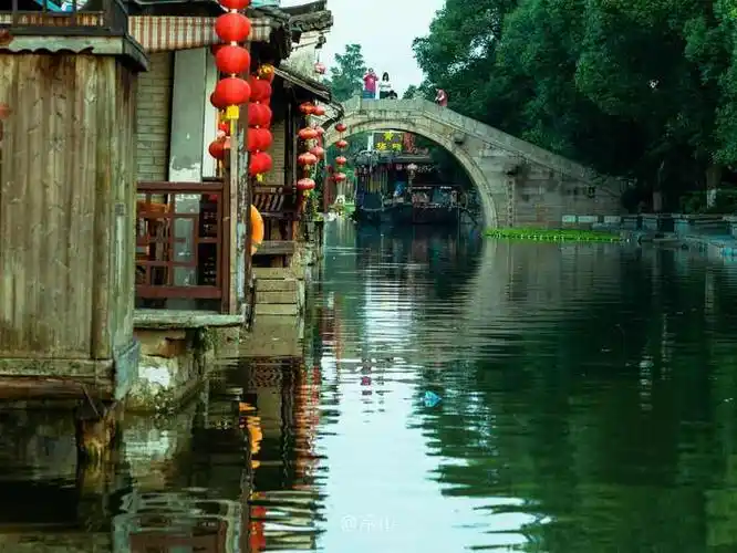 小桥流水古风西塘的一线天