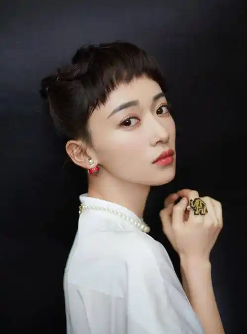 三四十岁的女人留短发,尽量别犯这3个"错误"否则俗气还显老_发型_身材