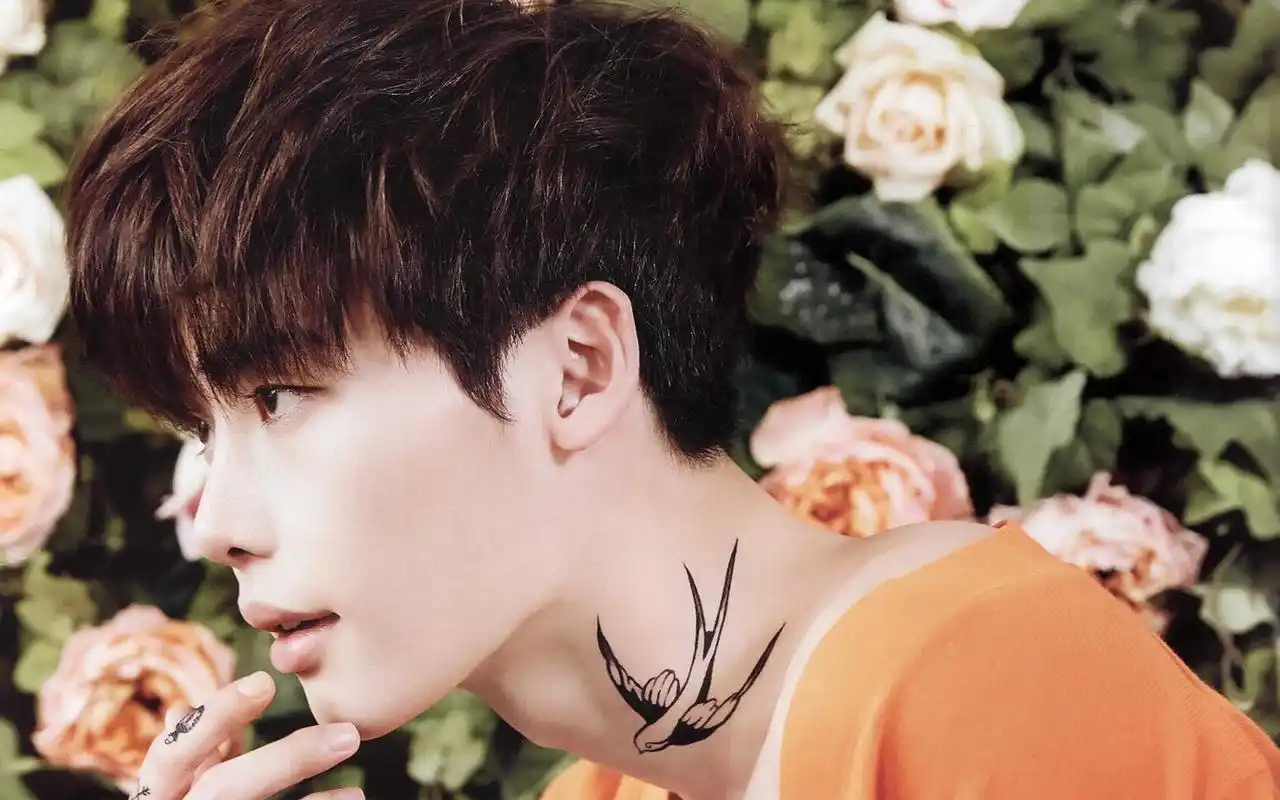 韩国小鲜肉国民暖男李钟硕帅气时尚写真桌面壁纸(1)高清大图预览1920x