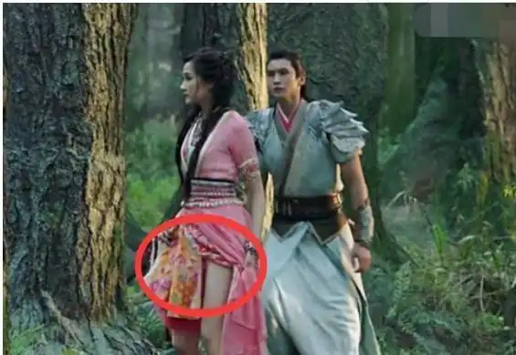 明星穿帮镜头热巴走光赵丽颖露打底裤最后一位最尴尬