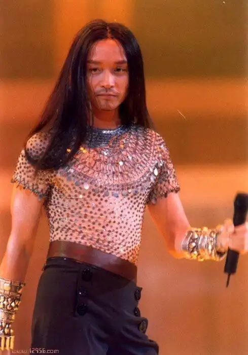 有人和我一样喜欢后期的张国荣先生多一点?