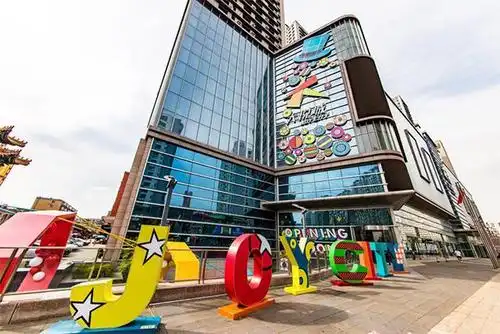 采用"公园 mall"商场设计理念,鞍山大悦城打破空间界限